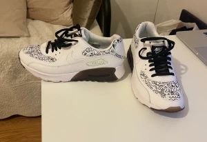 Airmax  - Oanvända airmax storlek 38,5