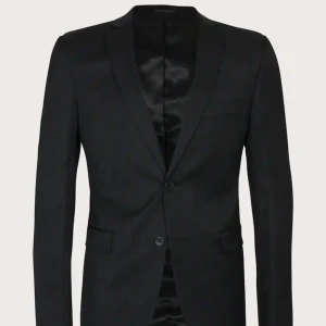 Svart Slimfit-Kavaj Dressman - Säljer min killes dressman kavaj. En av deras populäraste modeller i ullstrech. Endast använd 1 gång. Säljer pga kommer inte till användning. Inga tecken på användning. Nypris 1600, pris kan diskuteras. Kan skicka egna bilder. Passar honom som är 190cm.