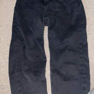 Svarta tighta Jeans med bra stretch 