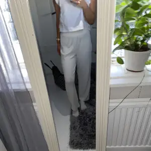 Supersköna mjukisbyxor som går att ha både låg och högmidjat🤗🙈 Från Zalando (slutsålda).  100kr + frakt🤍