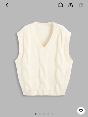 Vit stickad väst  - Väst från cider helt oanvänd. Va lite stor för mig och glömde skicka tillbaka i tid.