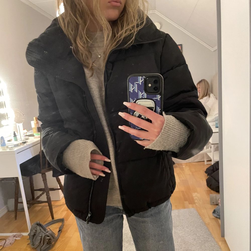 Svart dunjacka från Bikbok köpt förra året💗. Jackor.