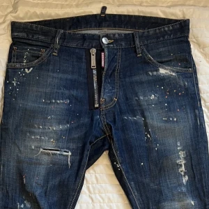 Dsquared2 Cool Guy Jean 2018 | 44 - Unika Dsq2 Jeans från 2018.  Faktiskt väldigt bra skick!  Kan du Dsq2 så vet du/ ser du att dom är äkta vara :) 