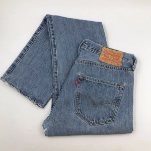Levis 550 - Säljer min as coola levis 550 (lite bootcut) då dom inte kommer till så mycket användning. Funkar så sjukt bra nu på vintern.❤️