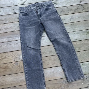 Levis 502 - Säljer nu mina sparsamt använda Levis som är köpta i London. Använda max 2-3 gånger (nyskick) 