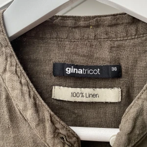 Linneskjorta  - Skjorta i 100% linne!  Färg: kaki 🫒  Köparen står för frakten 