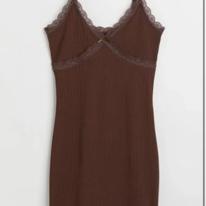 Brun klänning - Använd en gång, inget jag har användning av. Nyskick🌸 