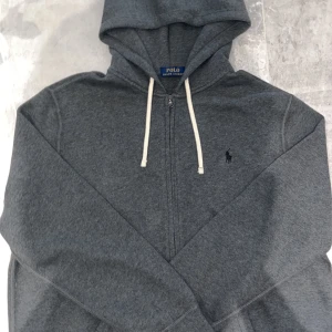 Polo Ralph Lauren kofta  - Polo Ralph Lauren kofta, Storkel L, Nyligen köpt.  Priset kan diskuteras. 