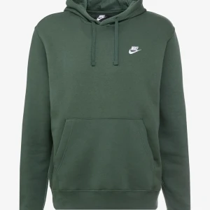 Nike club hoodie green  - Säljer denna gröna Nike hoodie i bra skick. Storlek S men sitter overzized. Bild 1 är lånad, slutsåld på internet. 