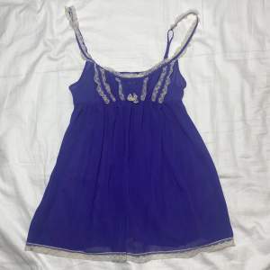 Vacker Victorias secret milkmaid babydoll mesh lace dress. Mycket eftertraktad, för runt 700-1200 på depop så går ej ner i pris. Mer lila irl så ska fixa bättre bilder. Perfekt skick. Köps via swish eller köp nu 💋
