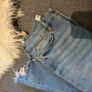 Jeans från Zara i stolek XS. Skicket är som nytt!! 