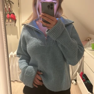 Stickad tröja - Super mysig stickad tröja från bikbok! Aldrig använd då jag känner att det inte är min stil💞