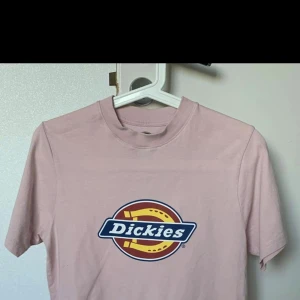 Dickies t-shirt  - En t-shirt med bra skick använd en gång
