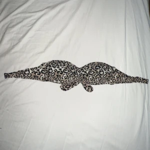 Bikiniöverdel - så snygg bikiniöverdel med leopardtryck.  i strl s, användes en del för ett par år sen, mkt bra skick! ✨🎆🤘🏼🌠