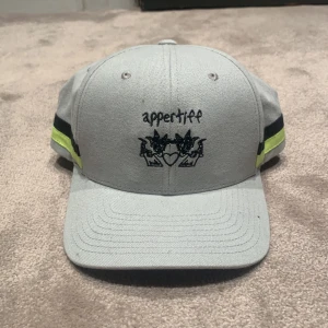 Appertiff Keps - helt ny appertiff keps, van den i en tävling och använder den aldrig. kan gå lägre