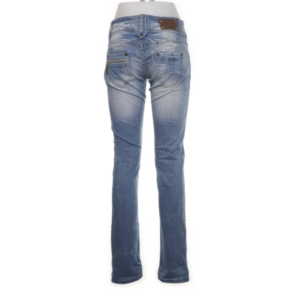 Ascoola lågmidjade jeans från Redial! Säljer pågrund av att dom tyvärr är för små💓Innerbenslängden är 81cm och midjemåttet är 78cm!. Jeans & Byxor.