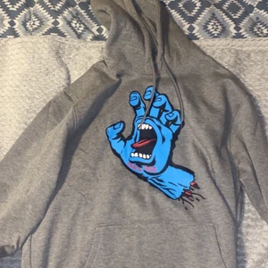 Santa Cruz Hoodie - Santa Cruz hoodie i strl M. Aldrig använd och prislapp kvar.