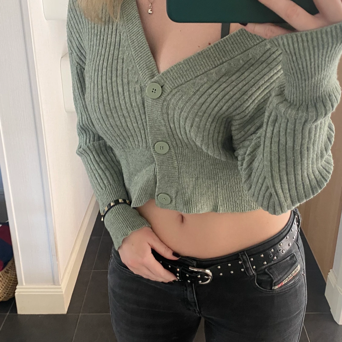 Somrig grön stickad tröja