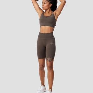 ICANIWILL set - Säljer detta fina set på grund av att jag inte inte får så mycket användning för de. Både shortsen och sport toppen är i storlek XS. Shortsen finns heller inte kvar på hemsidan!  Setet är använt enbart engång med andra är är dom i nyskick. Det ändå är att lappen är bort klippt på sport toppen. Setet tillsammans kostade 898kr på ICIW:S hemsida! Skriv privat för fler bilder, går att få se hur den ser ut på också!☺️