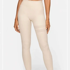 Beige ribbade Stronger thigts - Säljer dessa Stronger thigts då de knappt kommit till användning, nypris 599kr och säljer för 300💓