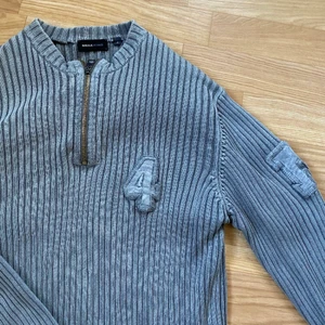 ribbad zip tröja - as snygg ribbad zip tröja i storlek m, jätte bra skick. köparen står för frakt 💚