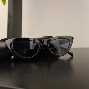 Glasögon 150 - Solglasögon med tillhörande skal till. 150kr. Kan skicka, köparen står för frakt 