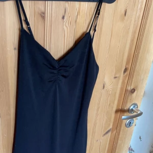 Svarta klänningar  - Samma storlek på alla 3, 200 för alla 3