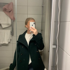 jacka - Jättefin vårjacka som inte kommer till användning 💚 den säljs inte längre nånstans!