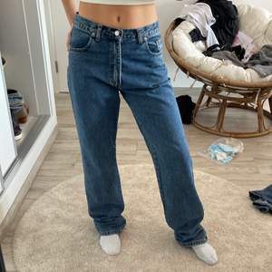 Jeans från Starwear i bra skick. Raka, långa. Storlek M/L.
