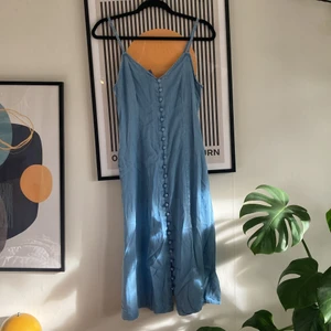 Jeansklänning  - Jeansklänning i storlek M. 