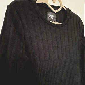 Zara, klänning stl S - Supermjuk klänning från Zara. Nyskick