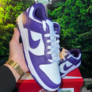 Nike Dunk Low ”Championship Court Purple - Nike Dunk Low ”Championship Court Purple” 👾  Storlek: -45  Pris:2199kr