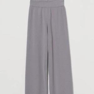 Vid byxor - Super sköna och tjocka vid byxor. Är i storlek S men passar s-L då det är oversize look