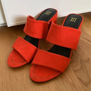 Röda klackar strl 39 - Röda klackar strl 39 använda fåtal gånger. Exlusive frakt 