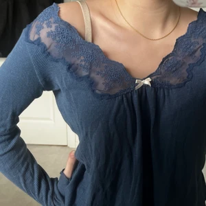 Odd Molly blus  - Jätte skön och söt Odd Molly blus/topp! Marin blå och ser inte använd ut. Möts ej upp, 150kr + frakt!🦋💙🫐