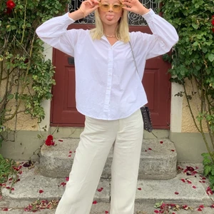 Linnebyxor/bomullsbyxor  - Säljer dessa lite vidare byxorna från Zara. Köpta förra året men är lite för korta nu på mig som är 176 cm. Så sköna!! 