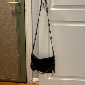 Stella McCartney liknand väska  - INTRESE KOLL! på min Stella McCartney liknande väska som aldrig är andvänd! 