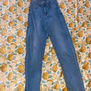 Jeans ljusblå 😀 stretchiga 