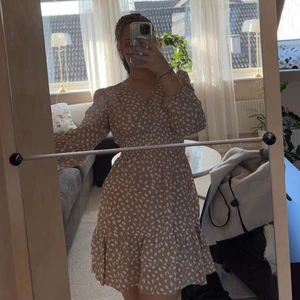 Klänning💕 - Fin klänning från SHEIN, köpt förra sommaren men aldrig använd💕