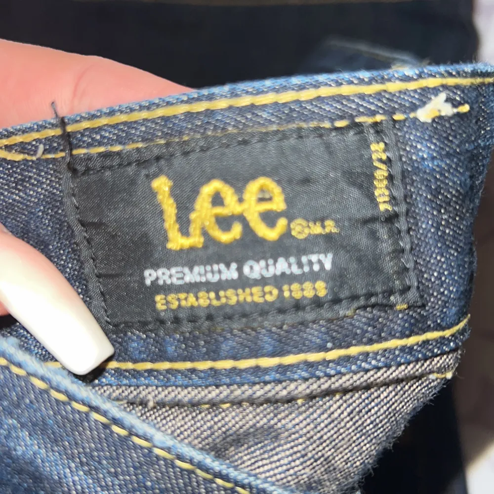 Jättefina lee byxor, tyvärr för små för mig. Dem är som nya 💞 storlek: XS.                                150kr . Jeans & Byxor.
