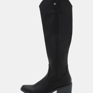 Cowboy stövlar mtng - Cowboy skor/stövlar köpta på zalando. Säljes pga kommer ej till användning. Betalning sker endast via Swish och köparen står för frakten. Strl 38. Originalpris: 779kr. 