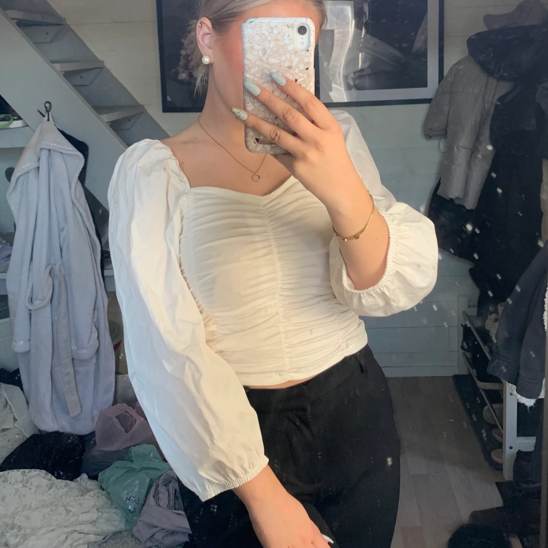 Vit blus med puffärm - 90