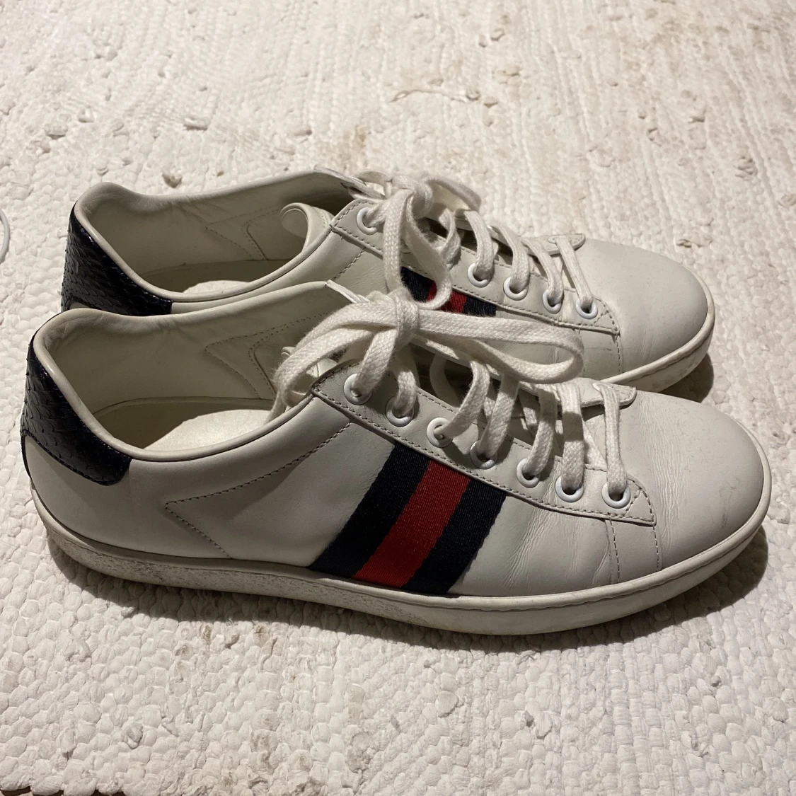 Gucci sneakers i bra skick - 90