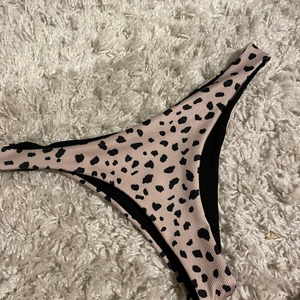 Bikini underdelar  - ( alldrig använda ) köpa sommar 2021 och tyvärr alldrig kommit till användning då de ej passar mig tyvärr .. 💗💗 30kr styck eller alla 3 för 70