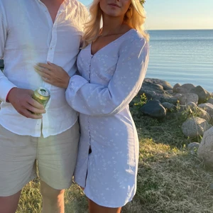 Lila sommarklänning - Säljer denna supersöta lila sommarklänning som endast använts en gång! Storlek S och är true to size🤍 frakt tillkommer på 59kr