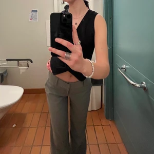 Väst - liten väst köpt second hand, asnajs passform🙏🙏