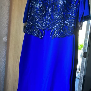 Blå klänning - Säljer denna klänning för 999kr köpte den för ungefär 1999kr! Den är i bra skick! 