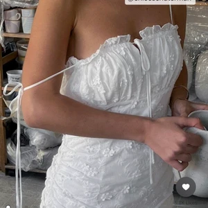 Nakd klänning - Klänning från Chloe Shutermans senaste kollektion med nakd. Endast använd en gång och sitter helt perfekt✨ den är storlek 36 och skulle säga att den är normal i storleken