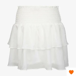 Chelsea kjol - Säljer min fina Chelsea kjol som bara är använd på nyår. Har många chelsea kjolar och väljer att sälja denna för den är knappt använd. Fint till sommaren. Stotleken är xs men skulle säga att den passar nästan alla storlekar pga resåret/smocken.  