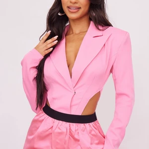 Blazer bodysuit - Rosa Blazer bodysuit från PLT Storlek 6, 34 Aldrig använd prislapp sitter kvar  Nypris 320 kr